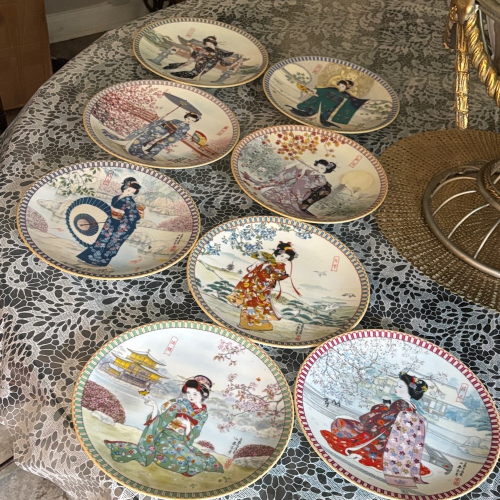 Set of vintage collectible, Decorative Geisha Plates